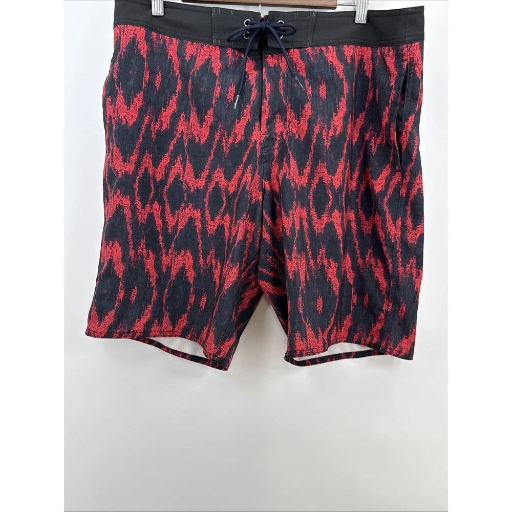 American Eagle Outfitters Men's Red/Black Board Shorts Size L 20